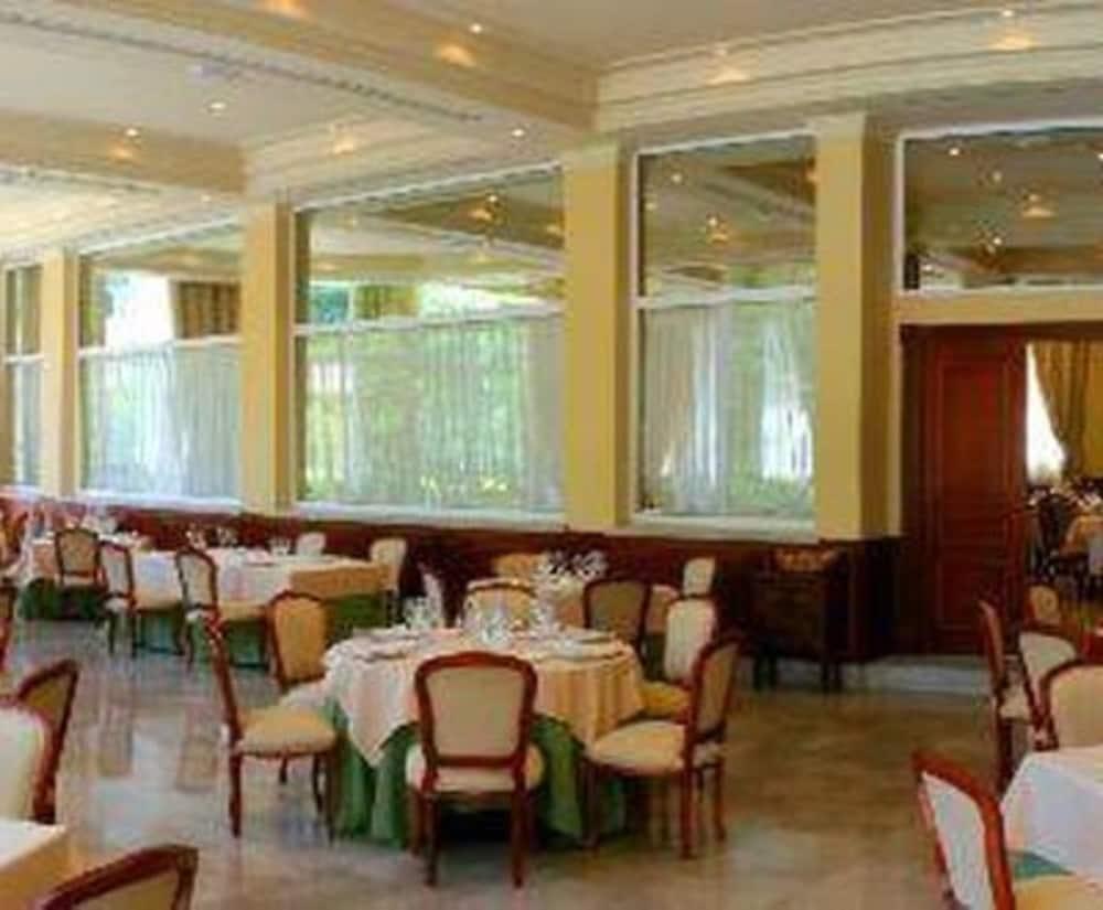 阿尔塞亚佩拉约大酒店 科瓦东加 外观 照片